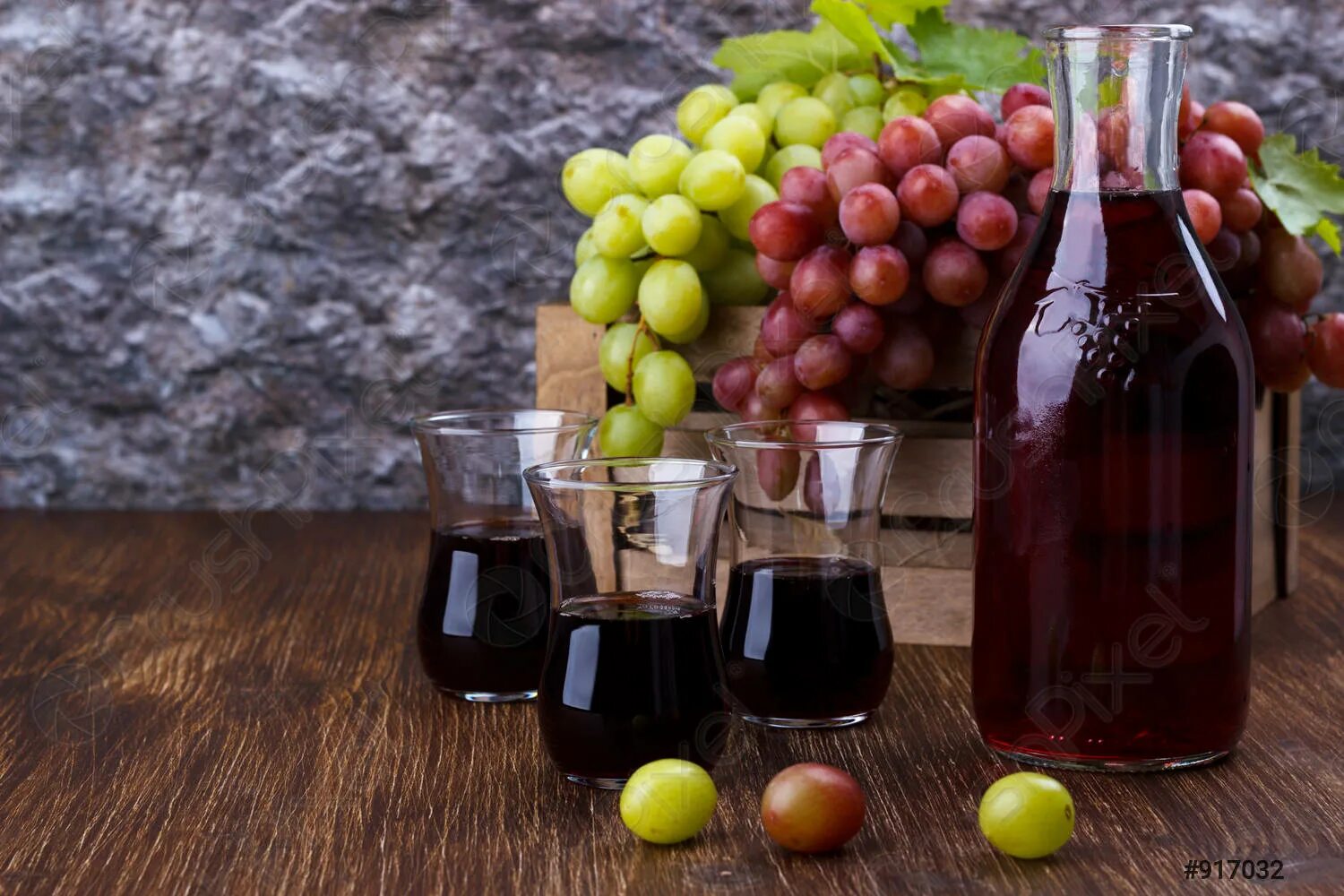 Виноградный сок. Виноград сок. Виноградный сок домашний. Свежевыжатый виноградный сок.