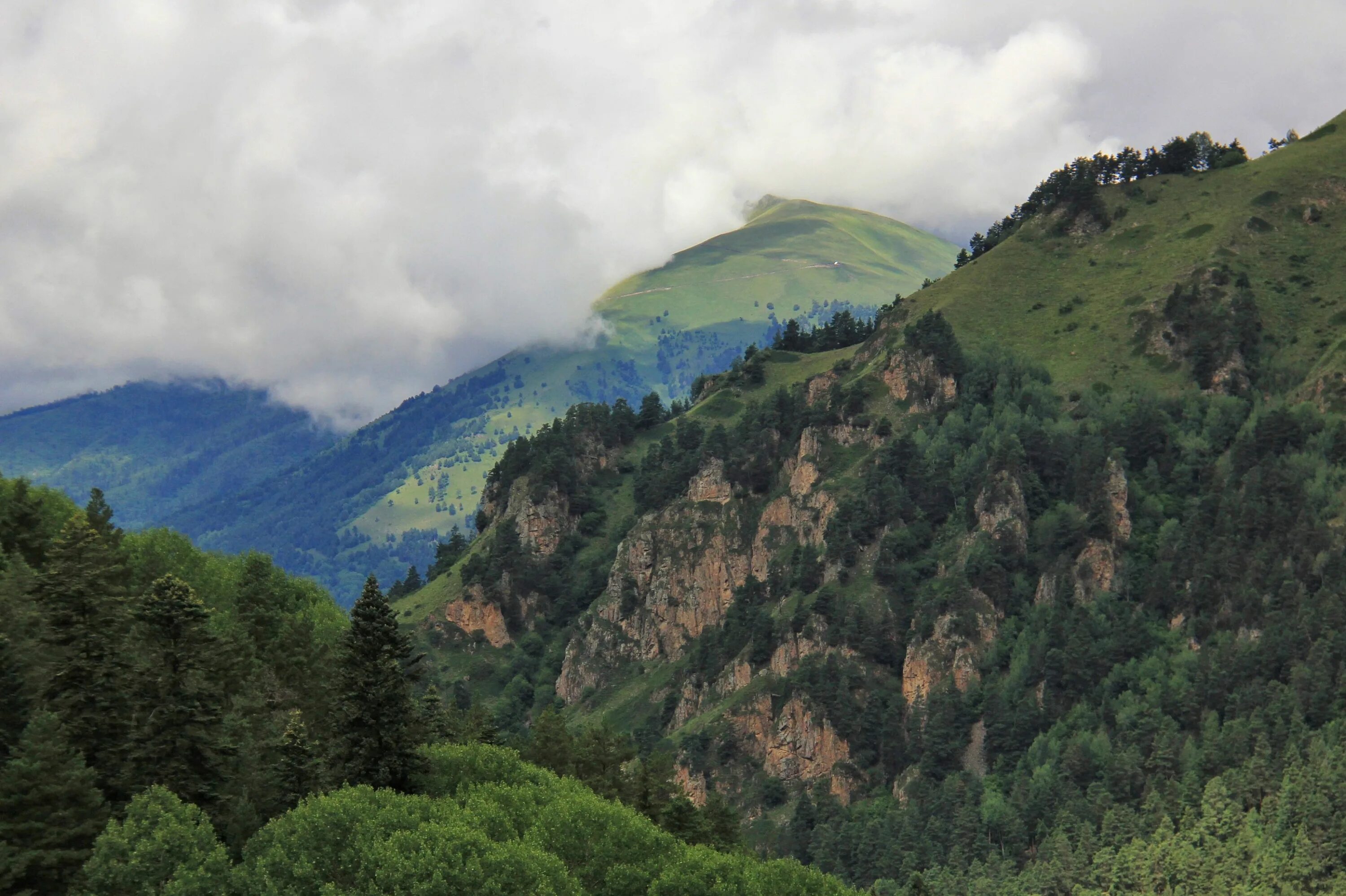 ущелье джамагат домбай. джамагатское ущелье теберда. карачаево-черкесия ущелье джамагат. ущелье джамагат домбай. джамагатские нарзаны домбай.