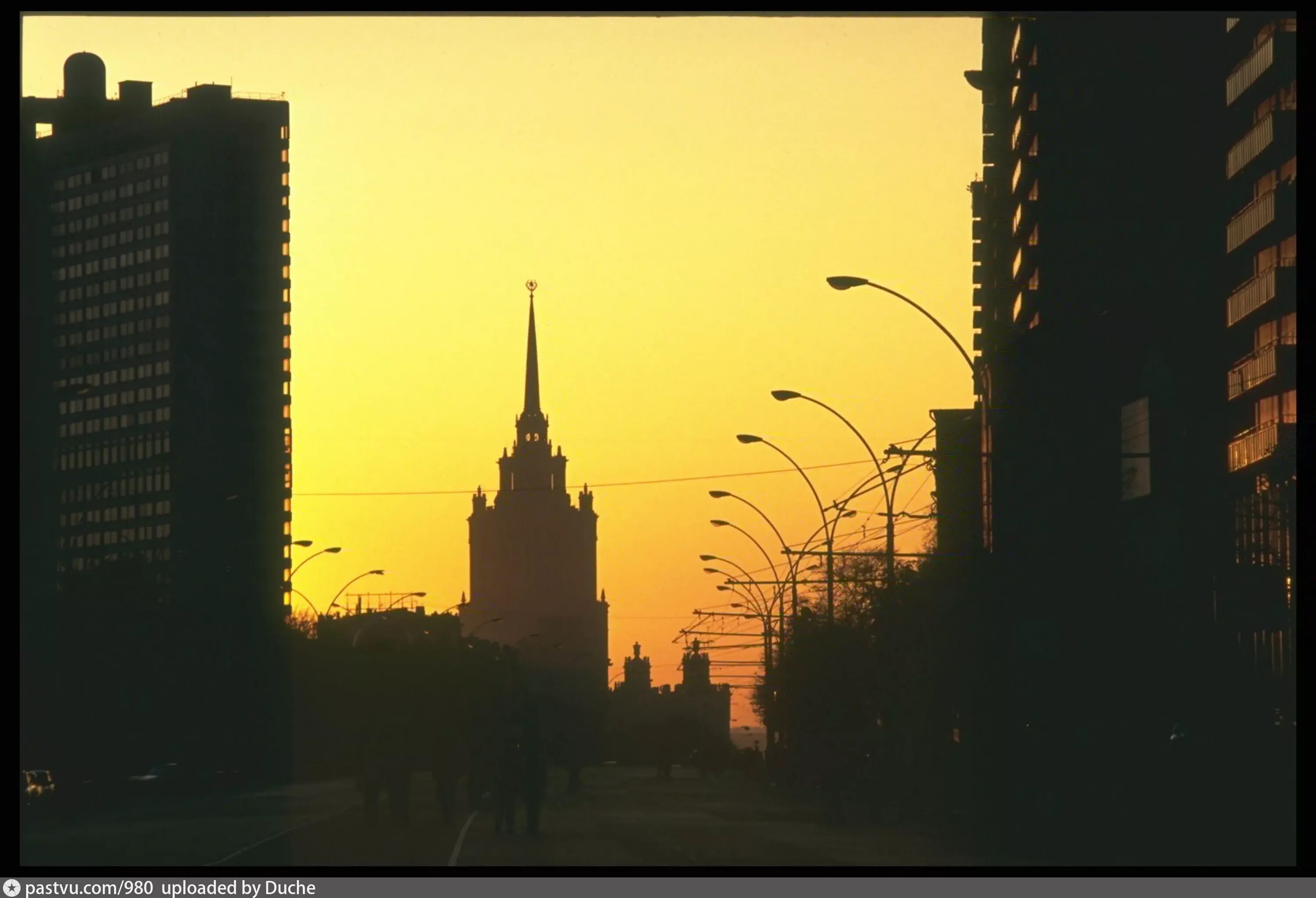 Московская 90 3. Новый Арбат 1990. Москва Арбат 90е. Новый Арбат 1980. Проспект Калинина Москва 80-90.