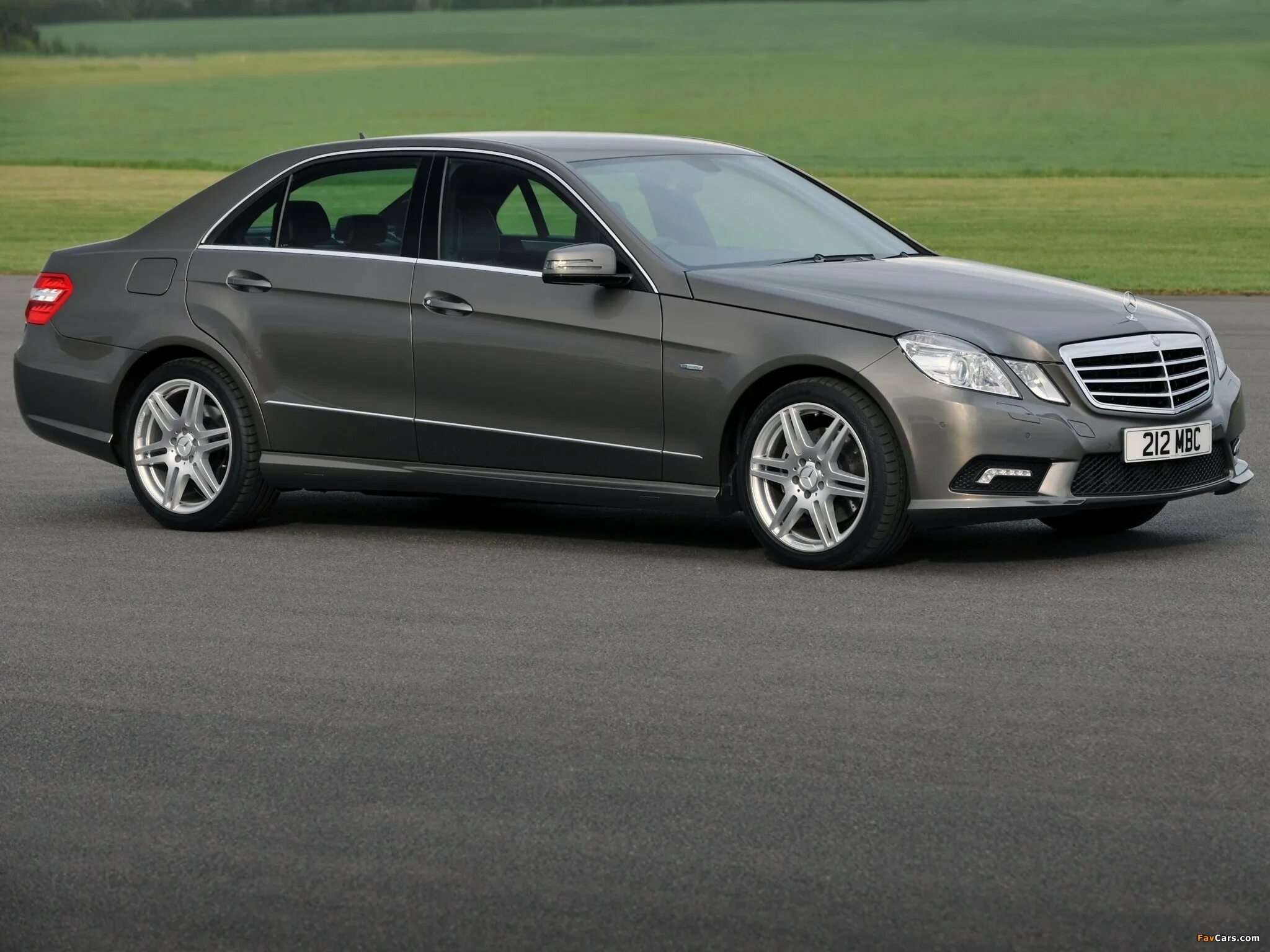 Mercedes e 220. Mercedes-Benz e220 w212. Мерседес Бенц e220. Mercedes-Benz с220 CDI. E220 Мерседес w212.