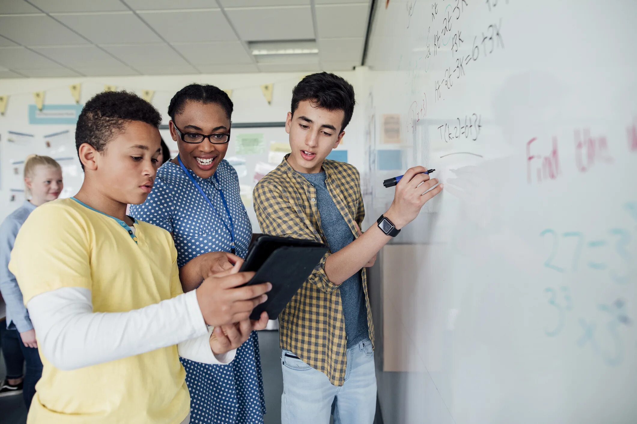 We can in class. Блоггеры студенты. С уважением студент. Students in the Classroom. Английский язык студенты.