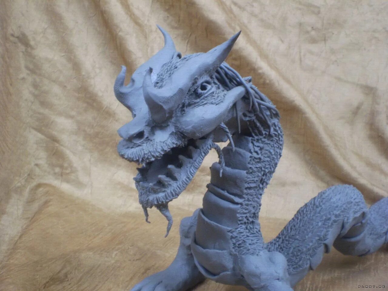 Дракон из папье маше. Как самому сделать дракончика. Голова дракона из полимерной глины. Dragonsandbeasties из полимерной глины. Дракон поделка большая.