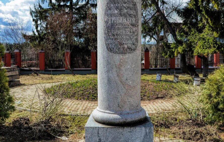 Памятный столб. Ахтырка памятники. памятный столб 1682. памятник горького ахтырский.