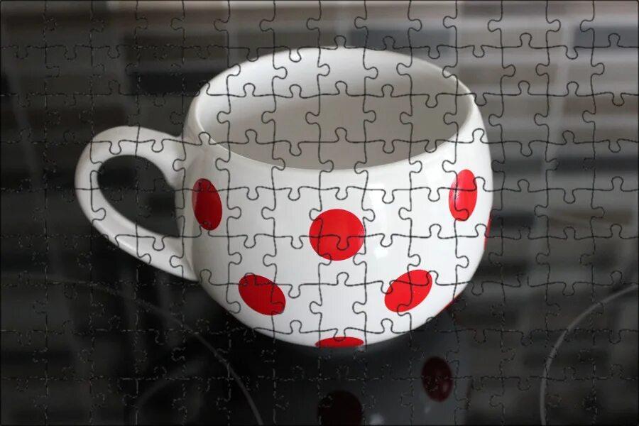 Картинка чашка. Чашки. Чашка с красными кружочками для детей. Чашка белая с красными пятнами.