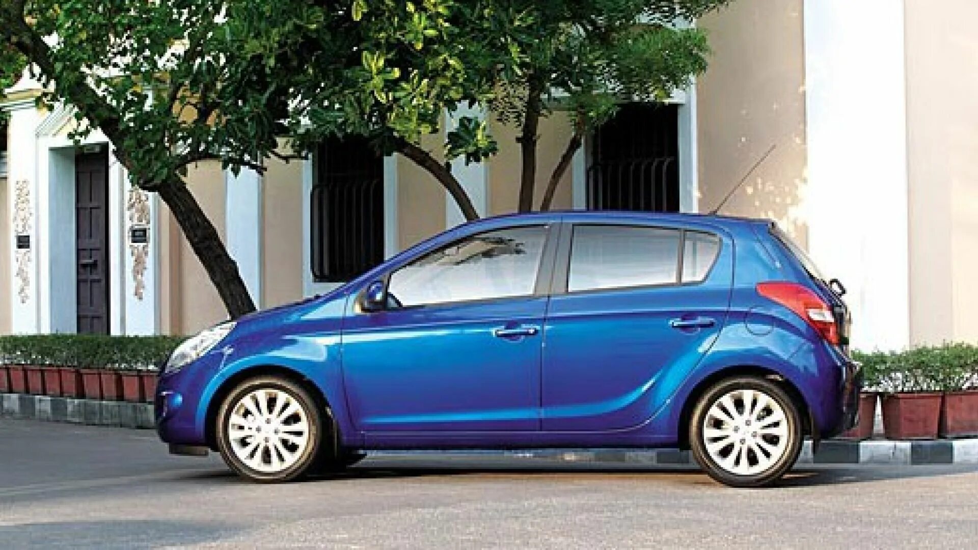 Код i20. Hyundai i20. хендай ай 20 2025. хендай хэтчбек 5 дверей. хендай ай 20 голубая.