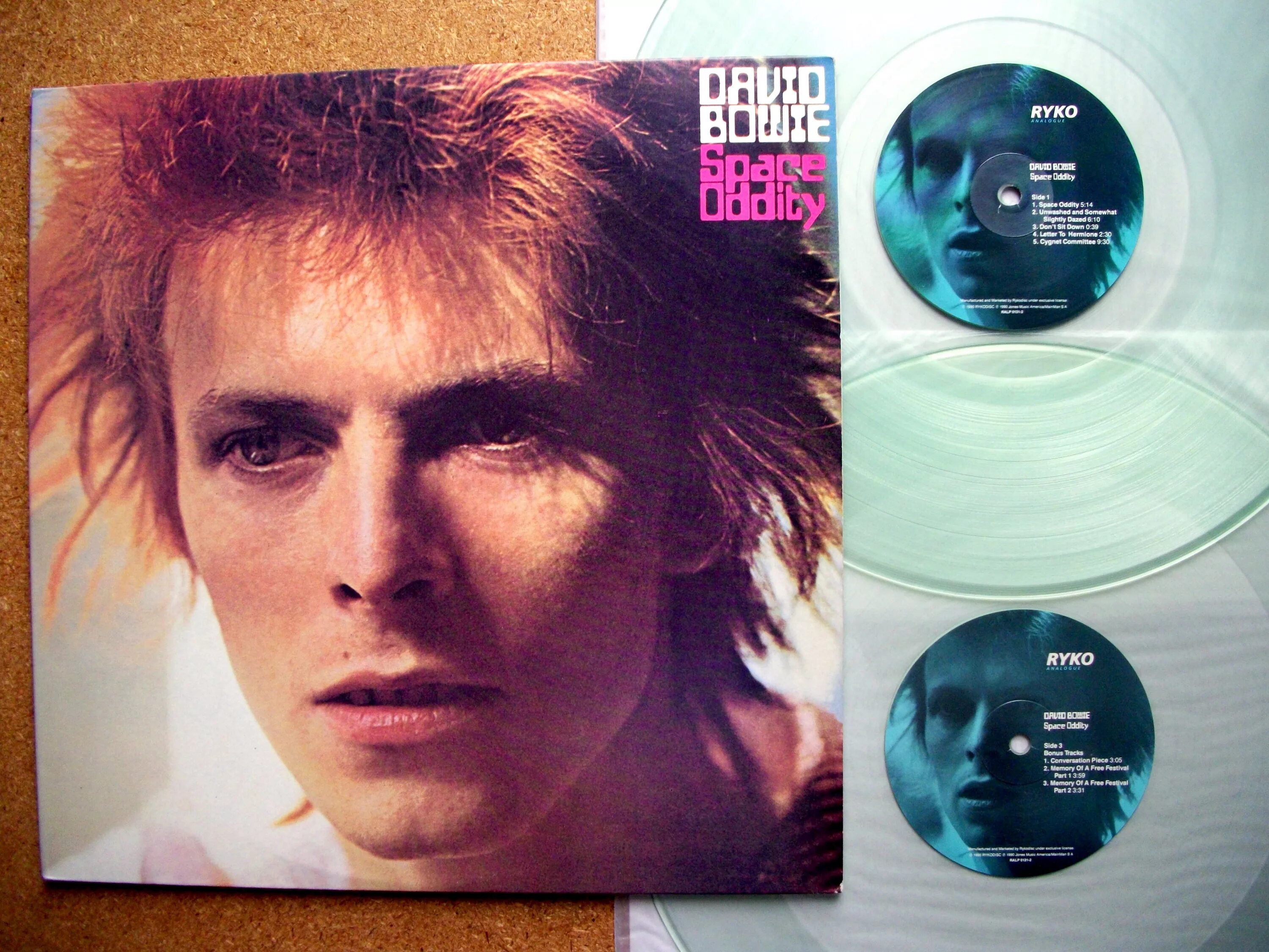 Дэвид боуи oddity. Дэвид боуи фото. david bowie space oddity 1969. bowie david &quot;space oddity&quot;. david bowie space oddity vinyl.