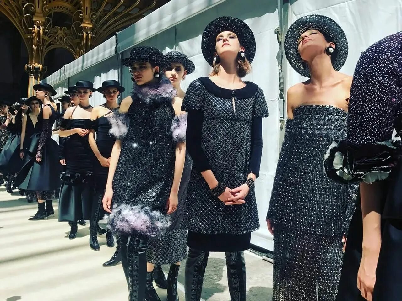 Мире моды это самый. Мода Коко Шанель 2023. Коко Шанель показы.