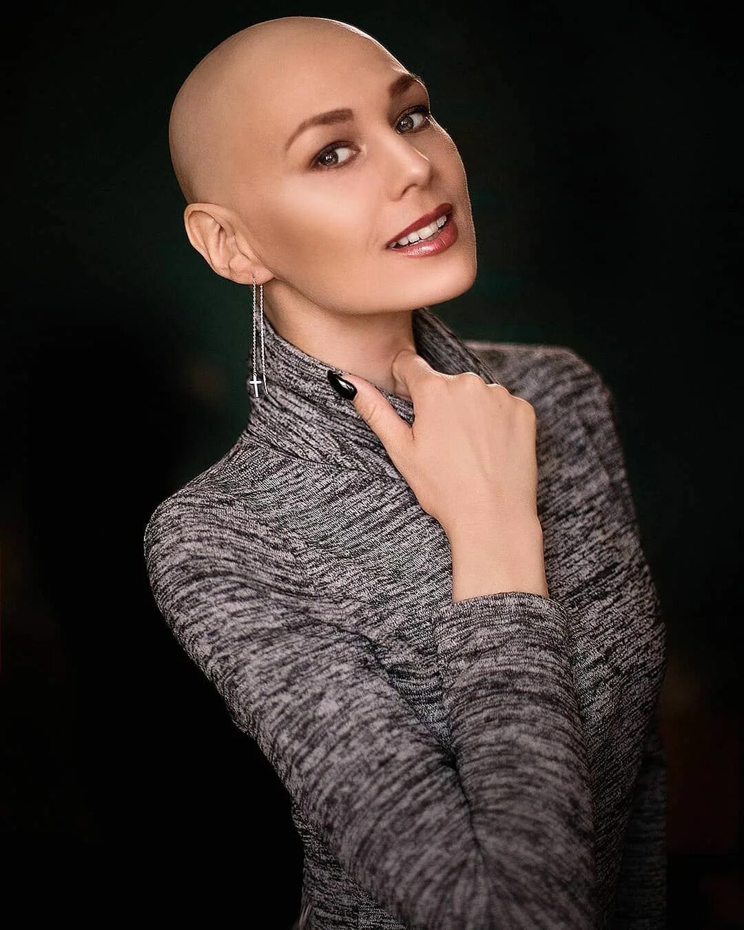 Jessie j лысая. Нравятся лысые женщины. Эмбер роуз. Скарлетт йоханссон лысая. Лысые женщины фото.