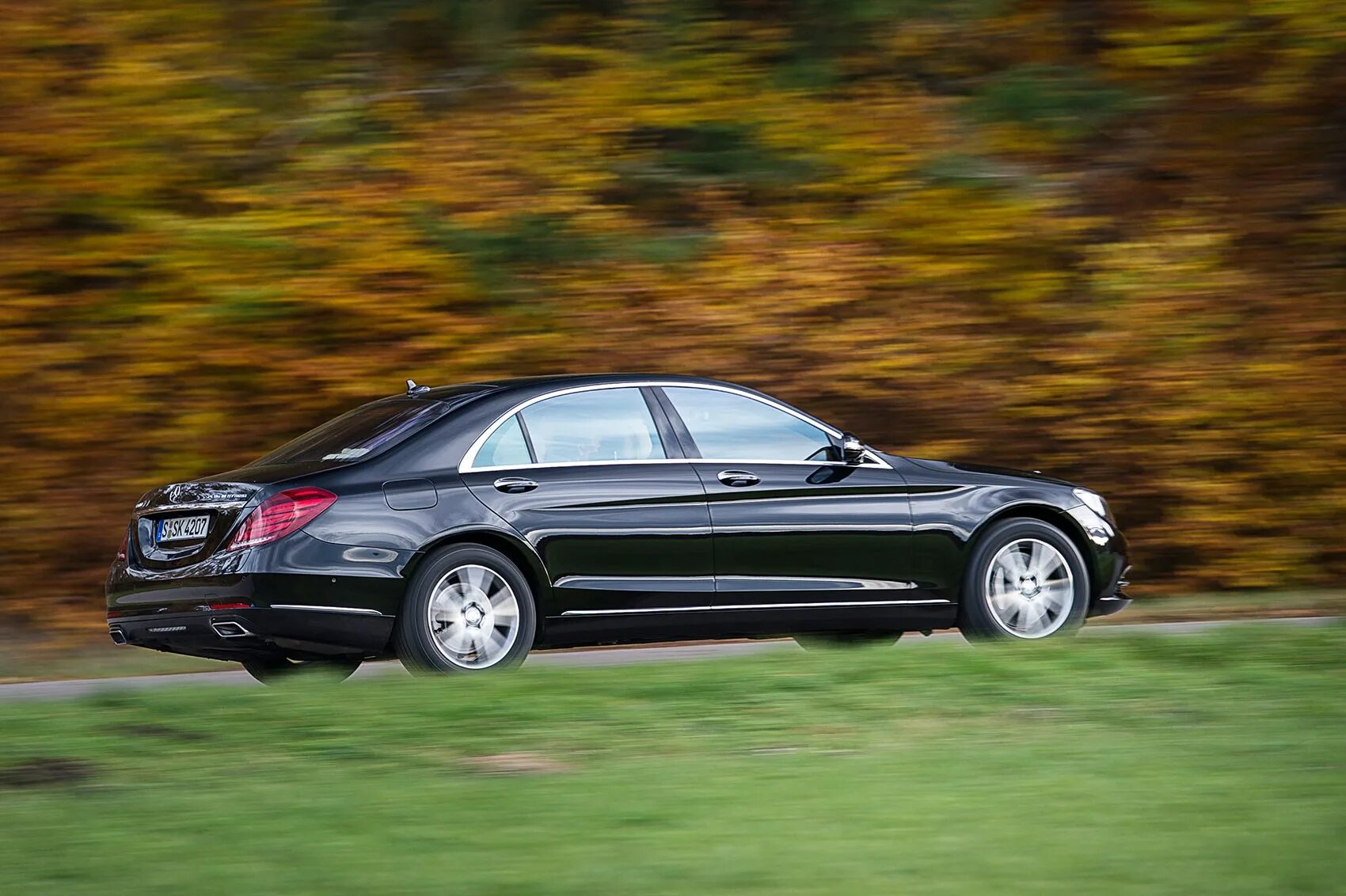 Mercedes-Benz S500 AMG Sports Package 2013 года выпуска для рынка Великобритании