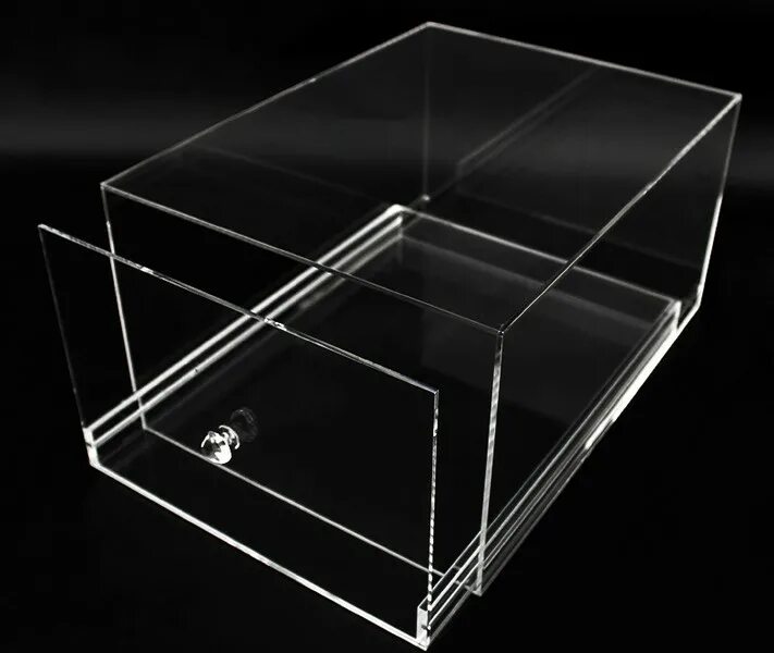 Прозрачный ящик с замком. Акриловая прозрачная коробка. Витрина из оргстекла. Акриловый бокс. Акриловый бокс.