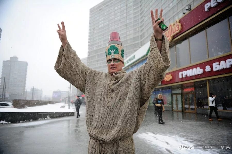 Кто носит жалкое. Древарх Просветленный Архангельск. Древарх с мигалкой. Рубище.