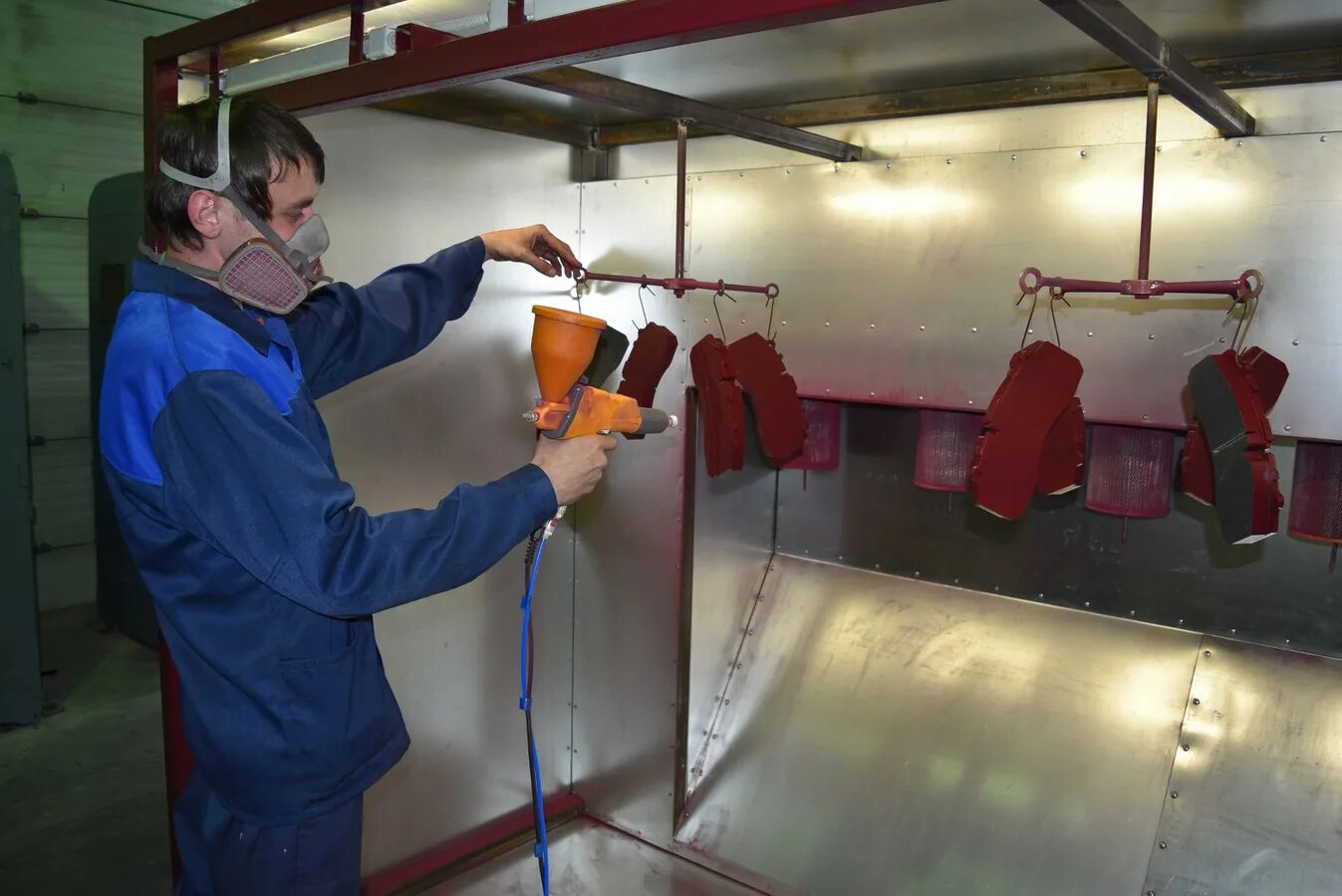 Порошковая окраска металла. Технология порошковой окраски. Малогабаритная линия порошковой окраски. Технология порошковой окраски. Порошковая покраска металла технология нанесения.