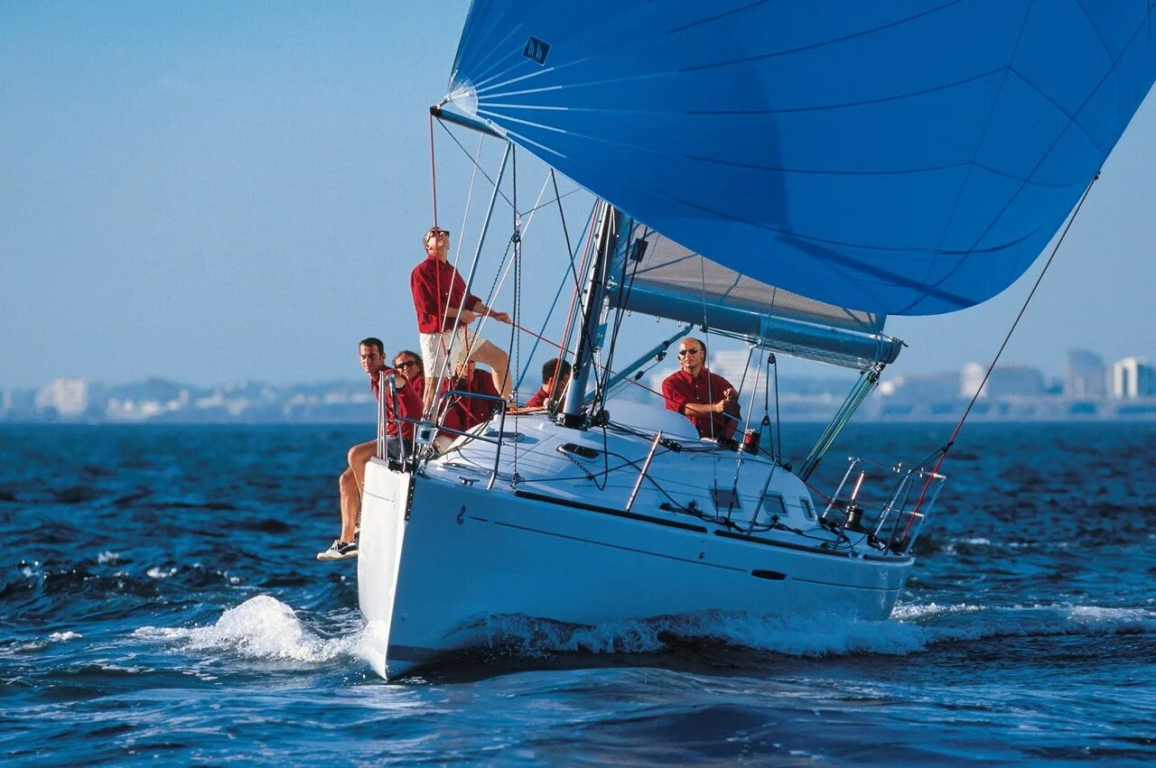 Прогулка под парусом. Beneteau first 36.7. парусные яхты. прогулка на яхте. прогулочная парусная яхта.