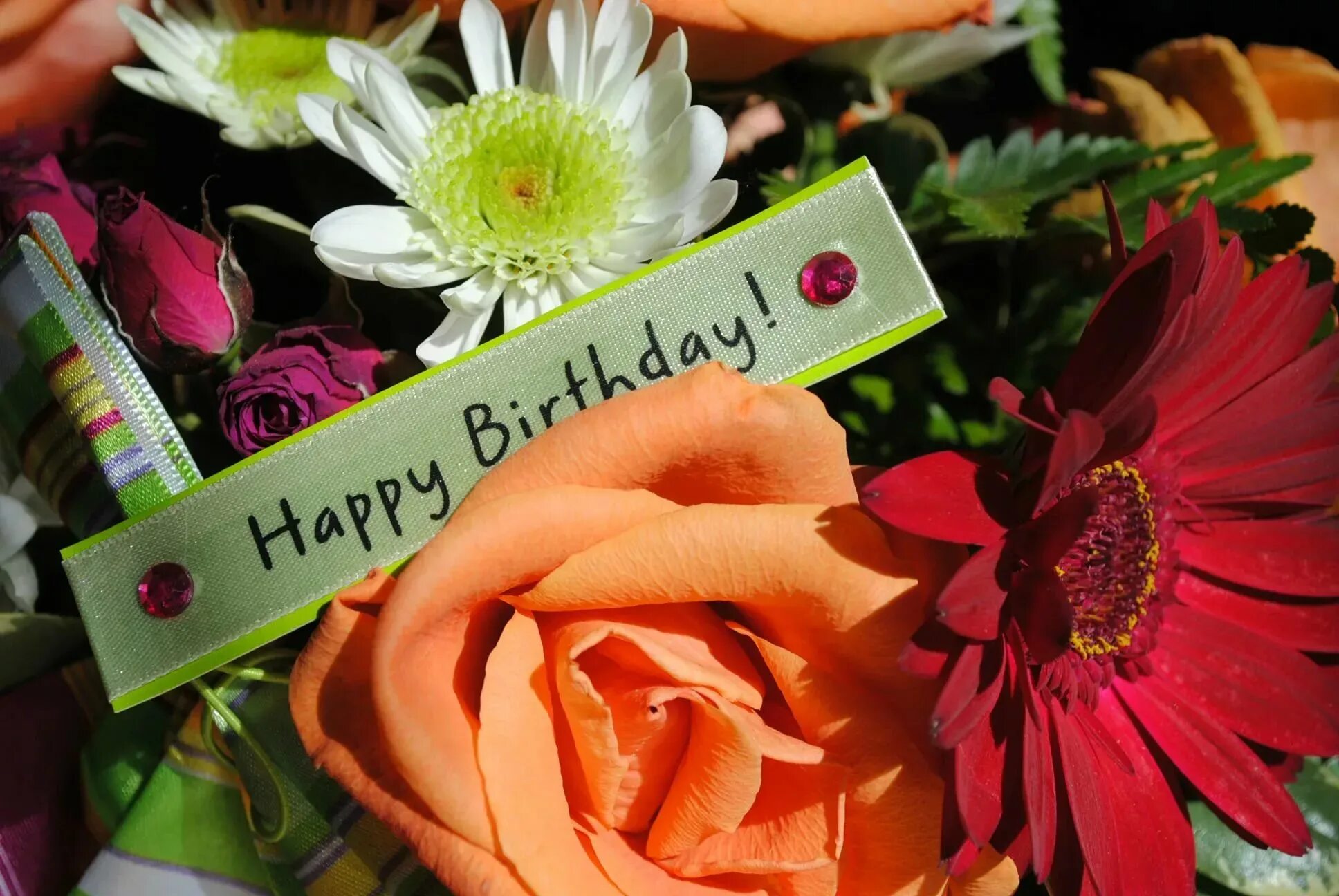 Поздравление с днем рождения на английском женщине. С днем рождения цветы. Букет "день рождения". Красивые букеты с днём рождения. Цветочки с днем рождения.
