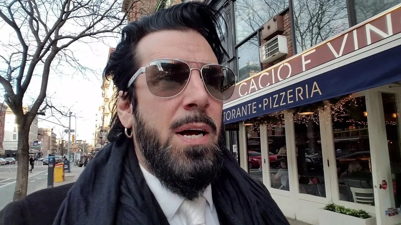 Aurelio voltaire. Аурелио Вольтер Эрнандес. Voltaire певец. Аурелио Вольтер 2022. Аурелио Вольтер в молодости.