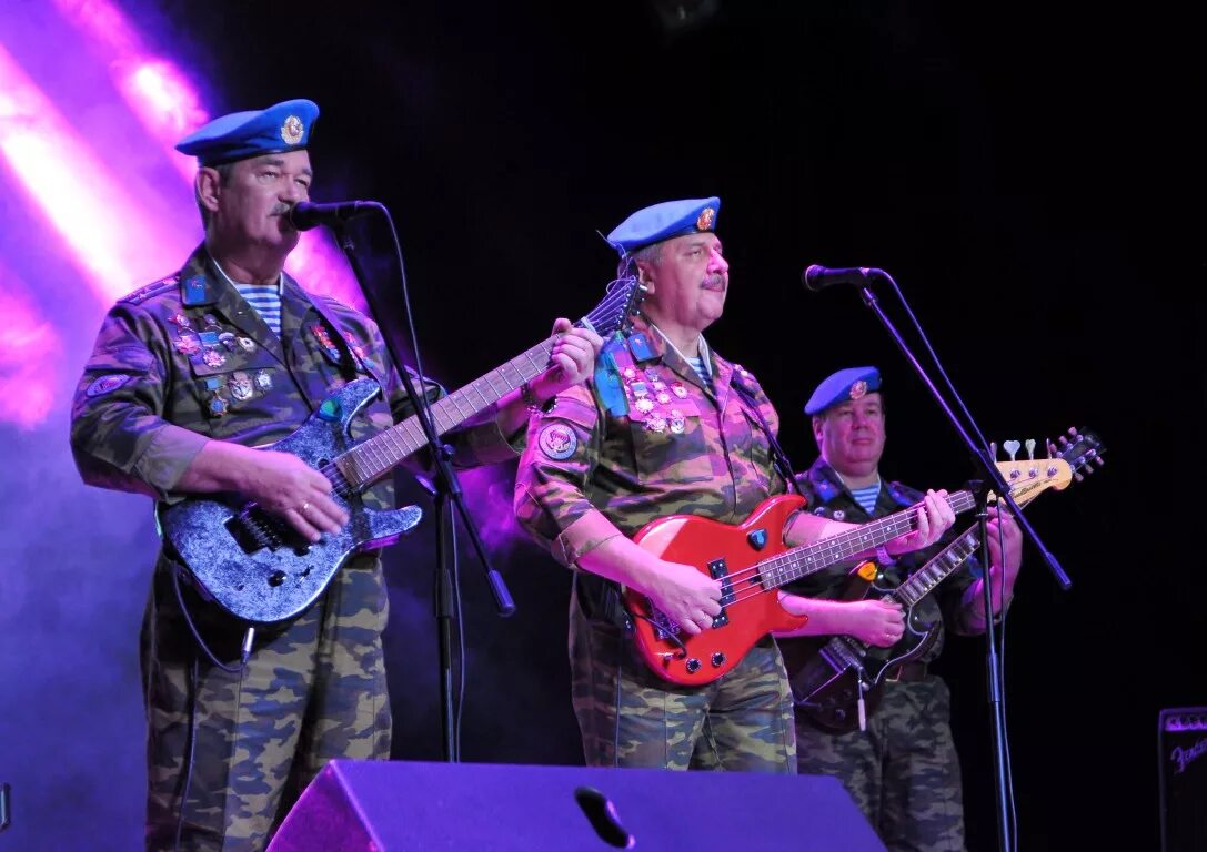 Трофим голубые береты. Прогулка голубые береты. Синяя птица голубые береты. Ансамбль вдв голубые береты. Голубые береты группа 2023.