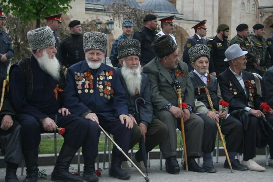 Вайнах ветераны. Чеченцы ветераны. Великий участники великой отечественной войны чеченцы. Юнус абдулшаидов. Ветераны в грозном.
