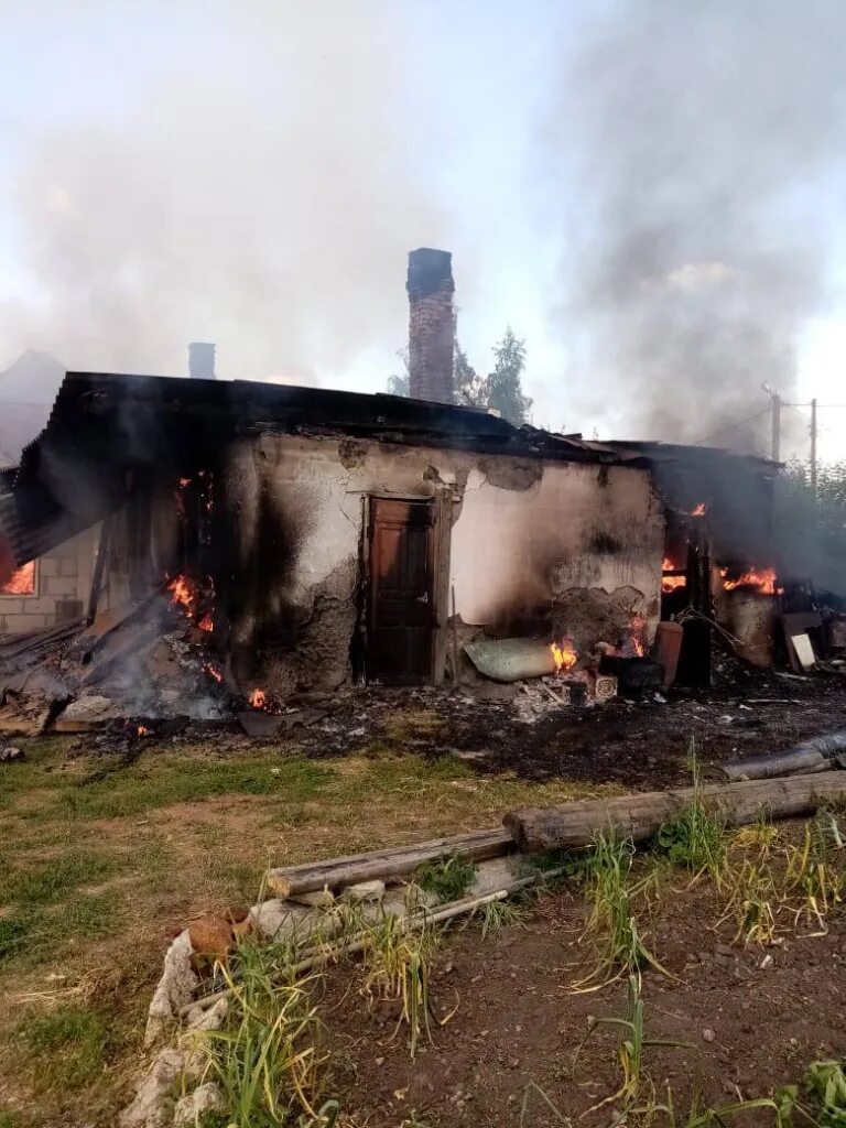 Пожар в селе Митягино Липецкой области. Село Золотуха Лев Толстовского района Липецкой. Сгоревший дом. Пожар село Ивановка. В городе сгорел дом