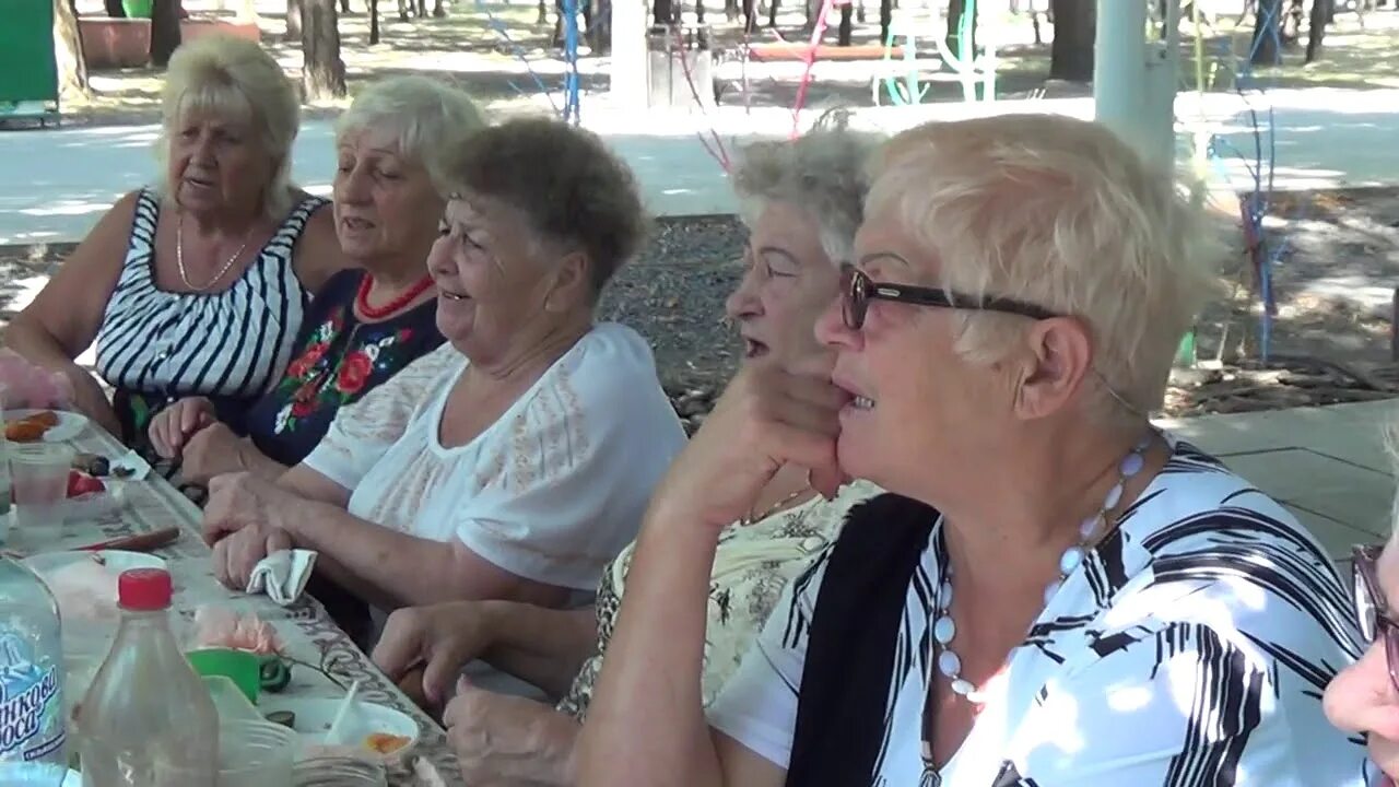 У дуба старого. У дуба старого минус. Под гармошку у дуба старого. Под гармошку у дуба старого. Под гармонь в деревне.
