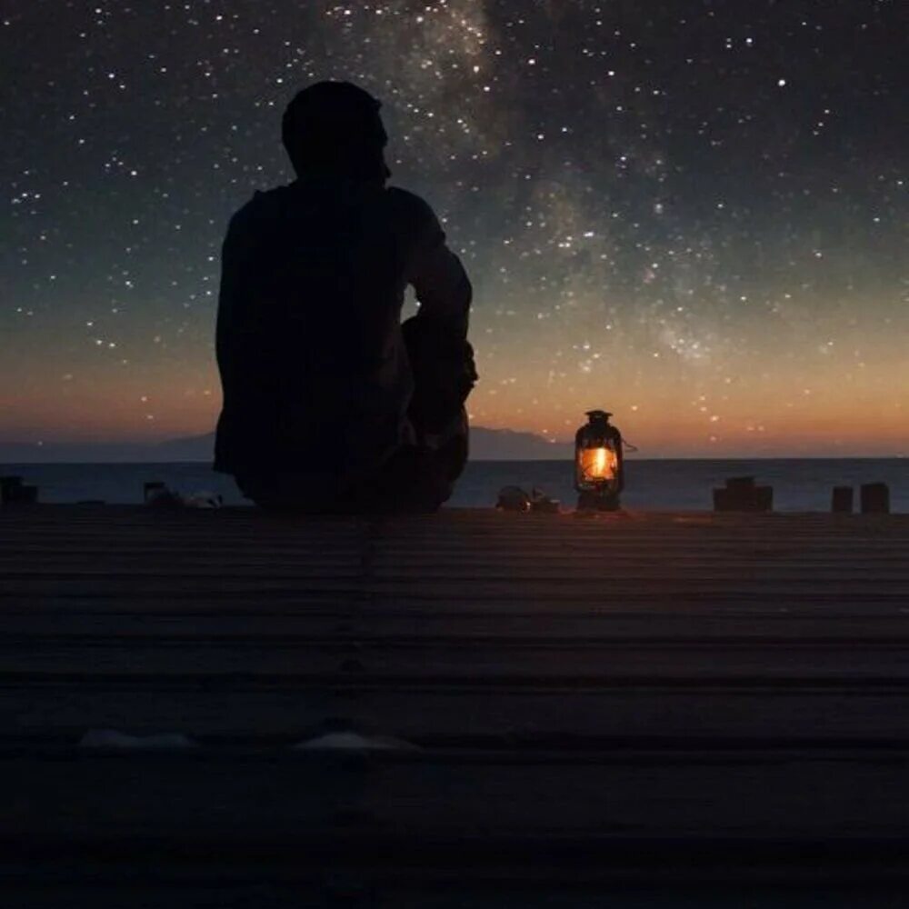 1 ночь людей. Одинокий парень. это одиночество. одиночество в ночи. одинокий парень ночью.