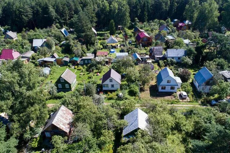 Имущество общего пользования снт. Дачный кооператив. много дач. инфраструктура на даче. красивые снт.