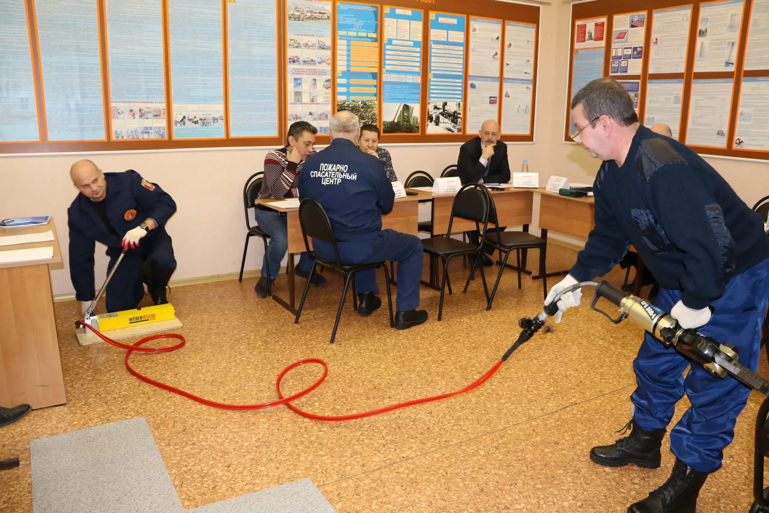Подготовка спасателей. Пожарная подготовка в части. Занятия в пожарной части. Учебный класс в пожарной части. Проведение учений по пожарной безопасности