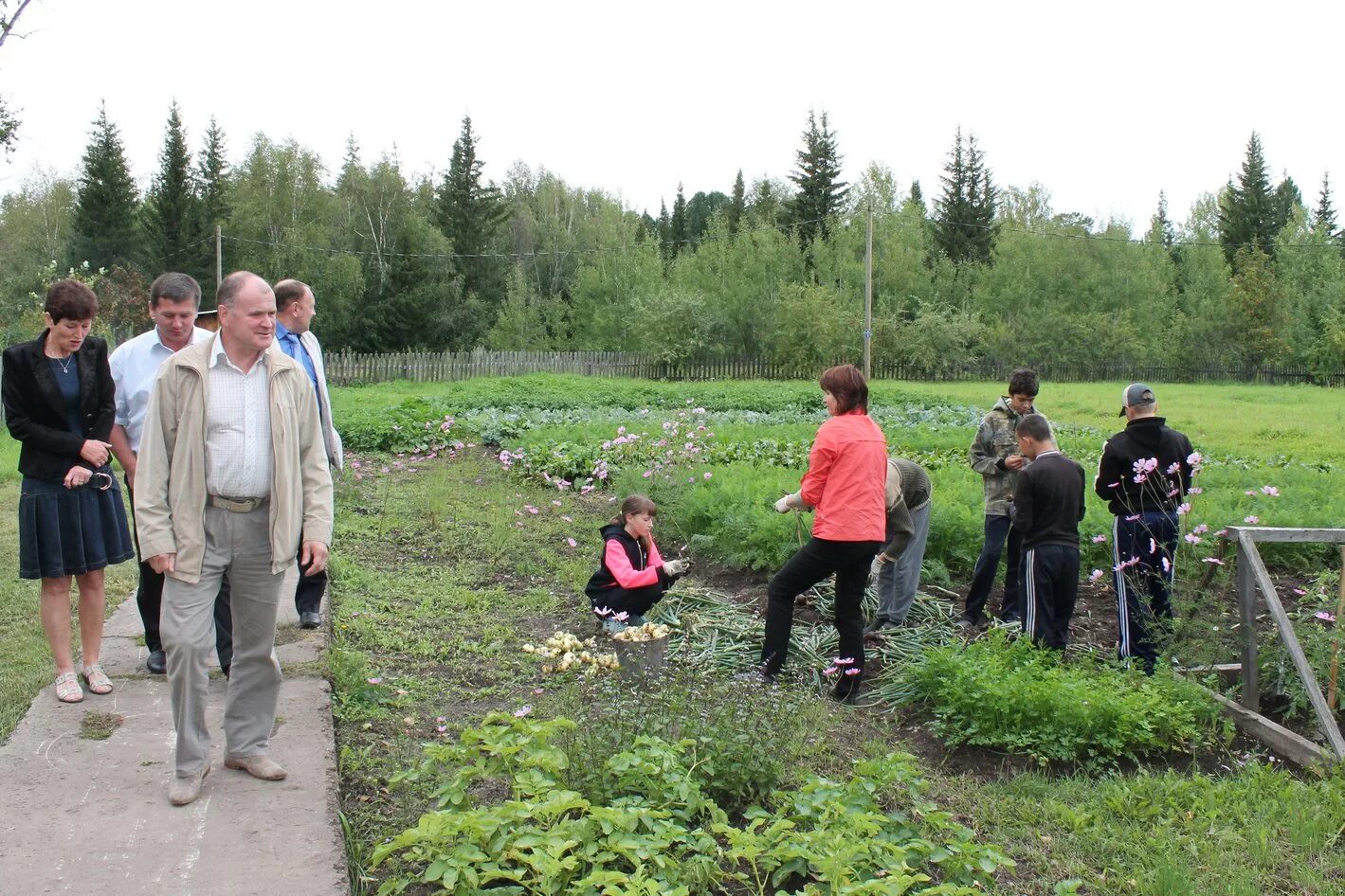 Погода в плотникова бакчарский район. Плотниково Бакчарский район. Бакчарский район Томской области. Администрация Бакчарского района. Томская область Бакчарский район село.