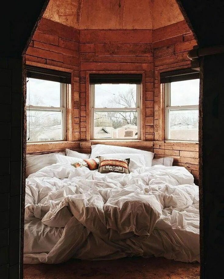 Уютная комната на чердаке. Уютная спальня. Уютная спальня. Cozy bed. Теплая уютная кровать.