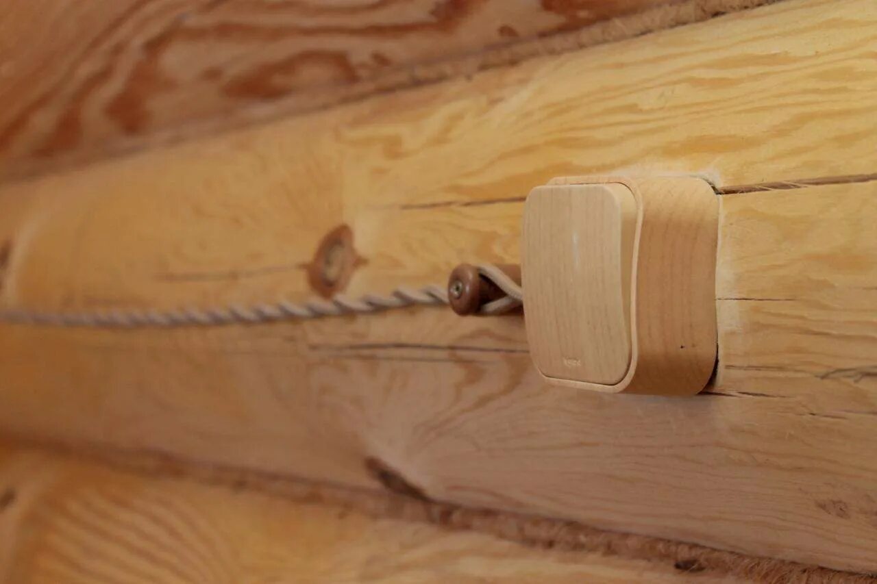 Соединение света в распаечной коробке. Кабель под выключатели. Ретро проводка бирони. Ретро электрика bironi. Кабель под выключатели.