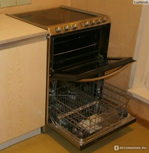 Посудомойка под варочной панелью. Посудомойка под варочной поверхностью. Посудомоечная машина под варочной панелью газовой. Можно ли ставить посудомоечную машину рядом с электрической плитой. Стол для духовки и варочной панели.