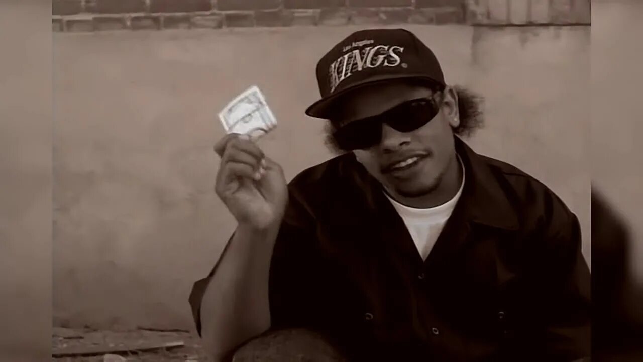 Eazy e Crips. Eazy e 1994. Eazy e гангстер. Eazy e со стволом. P bone