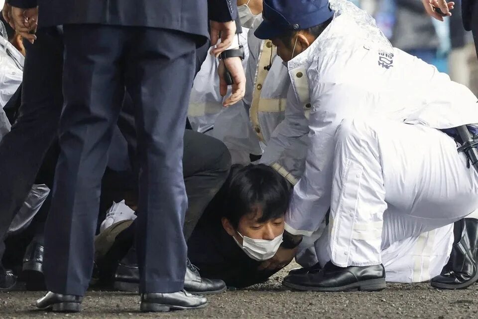 Япония покушение. Японцы фото. Японские люди. Покушение на премьер министра Японии. Полицейские в Японии.