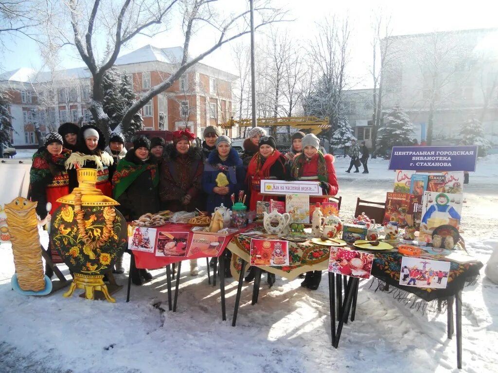 Масленица георгиевск. Масленица площадки. Выставка на Масленицу. Украшение библиотеки на Масленицу. Библиотечная площадка на Масленицу.