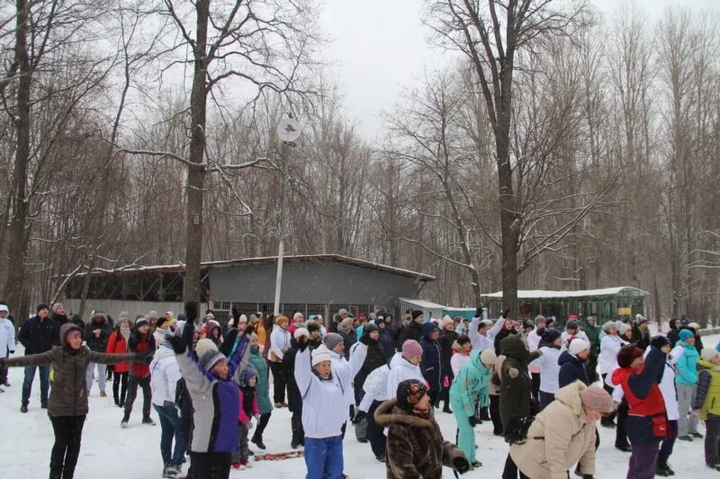 Погода новочебоксарск по часам. Погода в Новочебоксарске. Погода в Новочебоксарске на сегодня. Новочебоксарск улица с людьми. Праздник в Новочебоксарске сегодня.