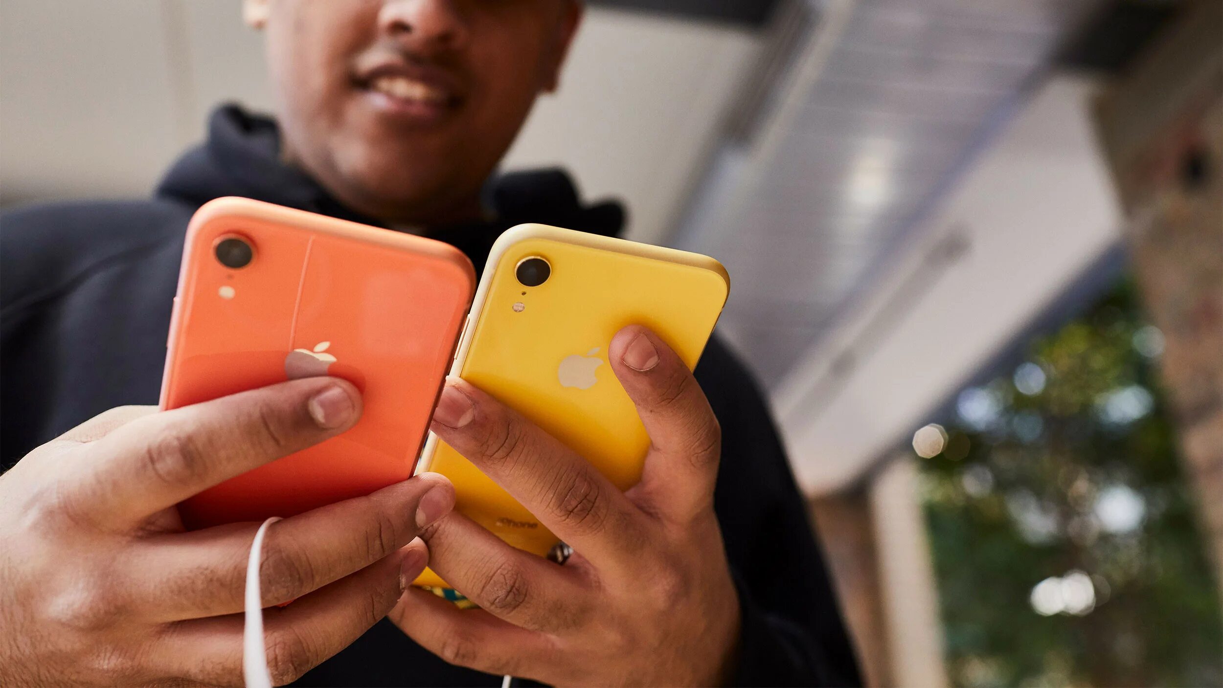 Есть ли айфон xr. Apple iphone XR. Iphone XR 128gb желтый. Apple iphone XR Apple. Айфон XR 128 ГБ оранжевый.