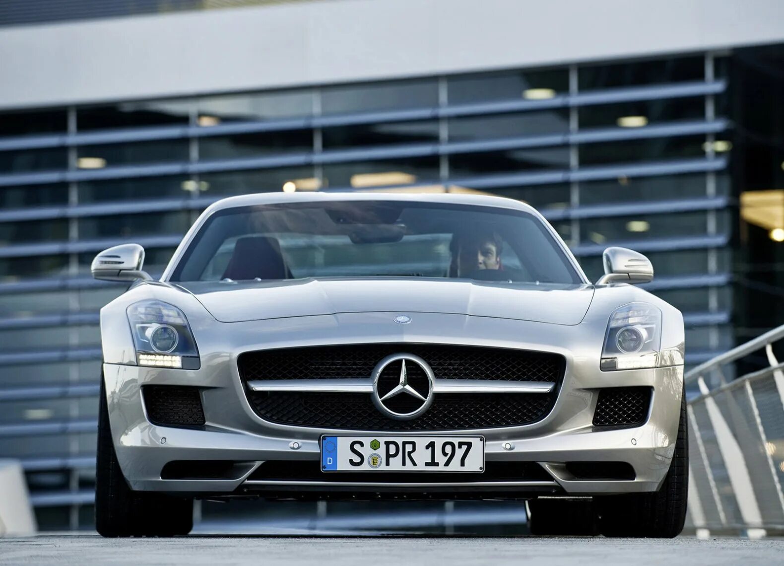 2011 Mercedes-Benz SLS AMG. Мерседес SLS 2010. Мерседес Бенц СЛС АМГ 55. Мерседес СЛС спереди. Включи машину мерседес