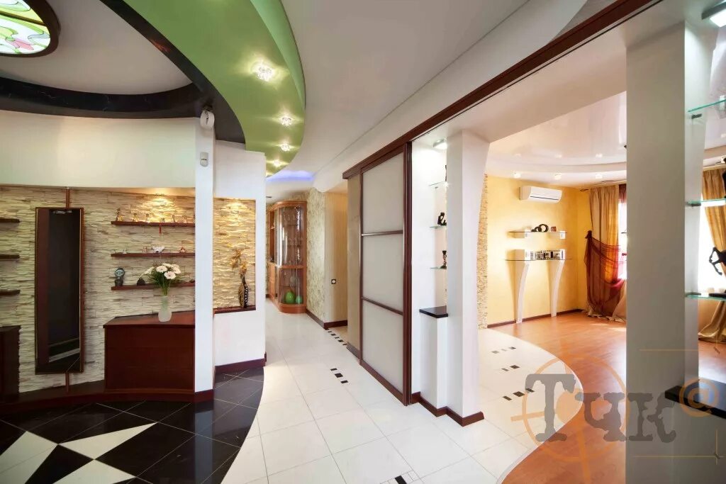 интерьер холла в частном доме. прихожая в гостиной в частном доме. прихожая-холл в частном доме. прихожая в гостиной в частном доме. современная отделка холла.