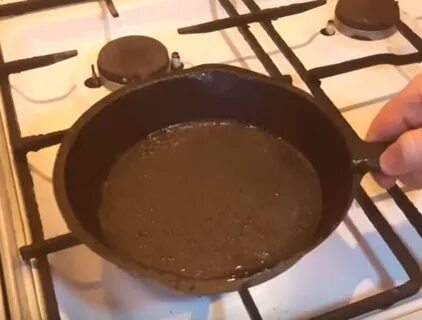 Почему сковороде не прилипает