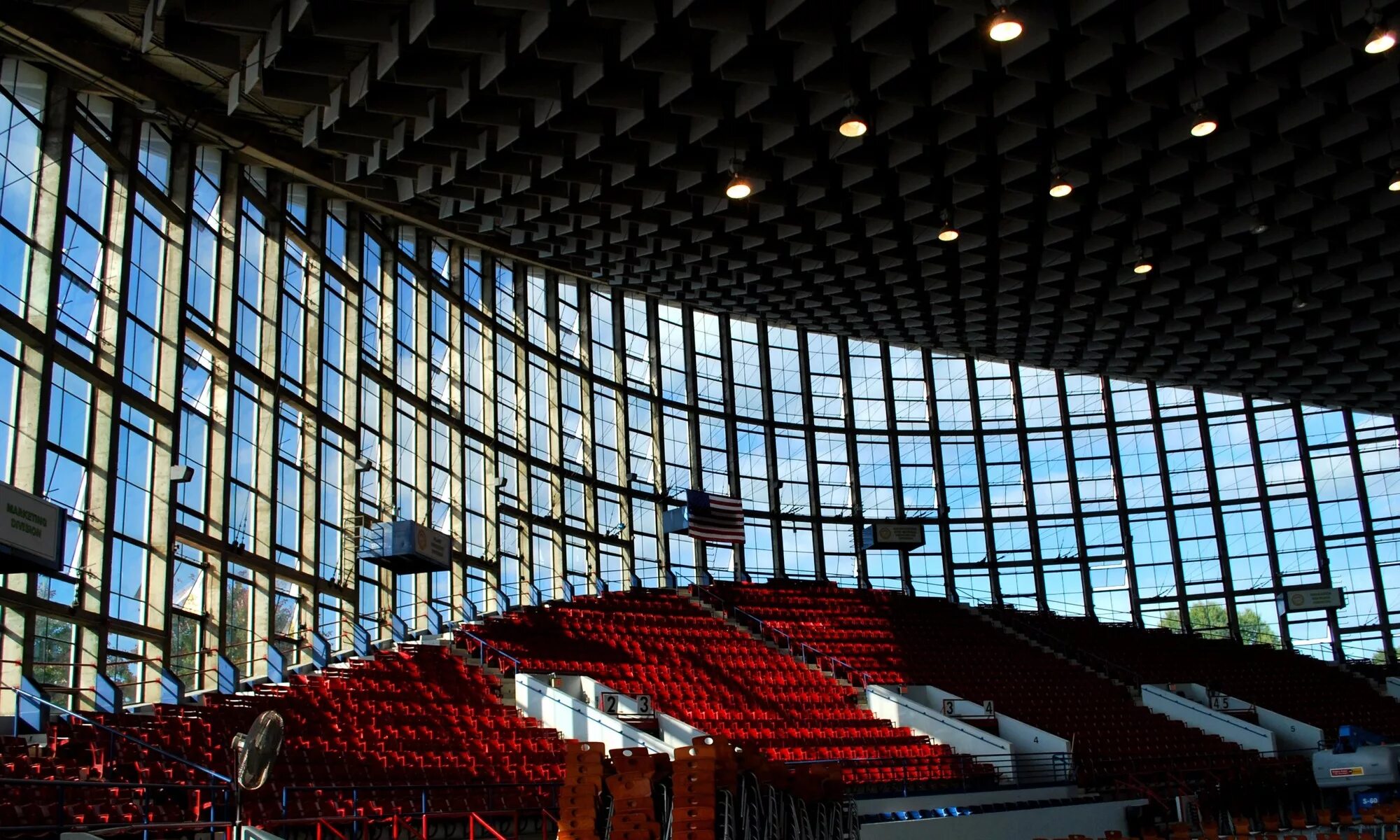 Спортивные сооружения реферат. Крытая спортивная Арена в Нью-Хавене (США). Крытая спортивная Арена в Ралее. Крытая Арена стадиона. США, Г. раллей,. Дортон Арена.