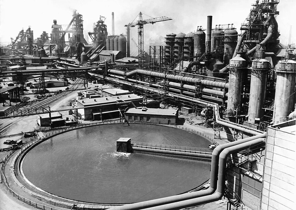 Промышленная электроника учебник горбачёв. Капотня нефтеперерабатывающий завод 1940. 1920-е годы в россии заводы. Заводы ссср 1930. Е е промышленная.