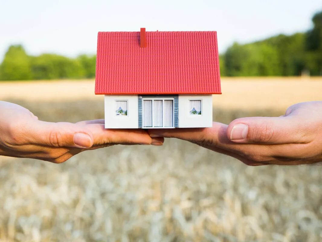 Залог недвижимости. Деньги и имущество. Кредит под ипотечную недвижимость. Вложение в недвижимость. Ипотечное кредитование.