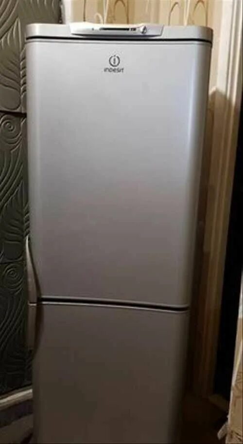 Холодильники 2000 год. Холодильник Индезит c132g.