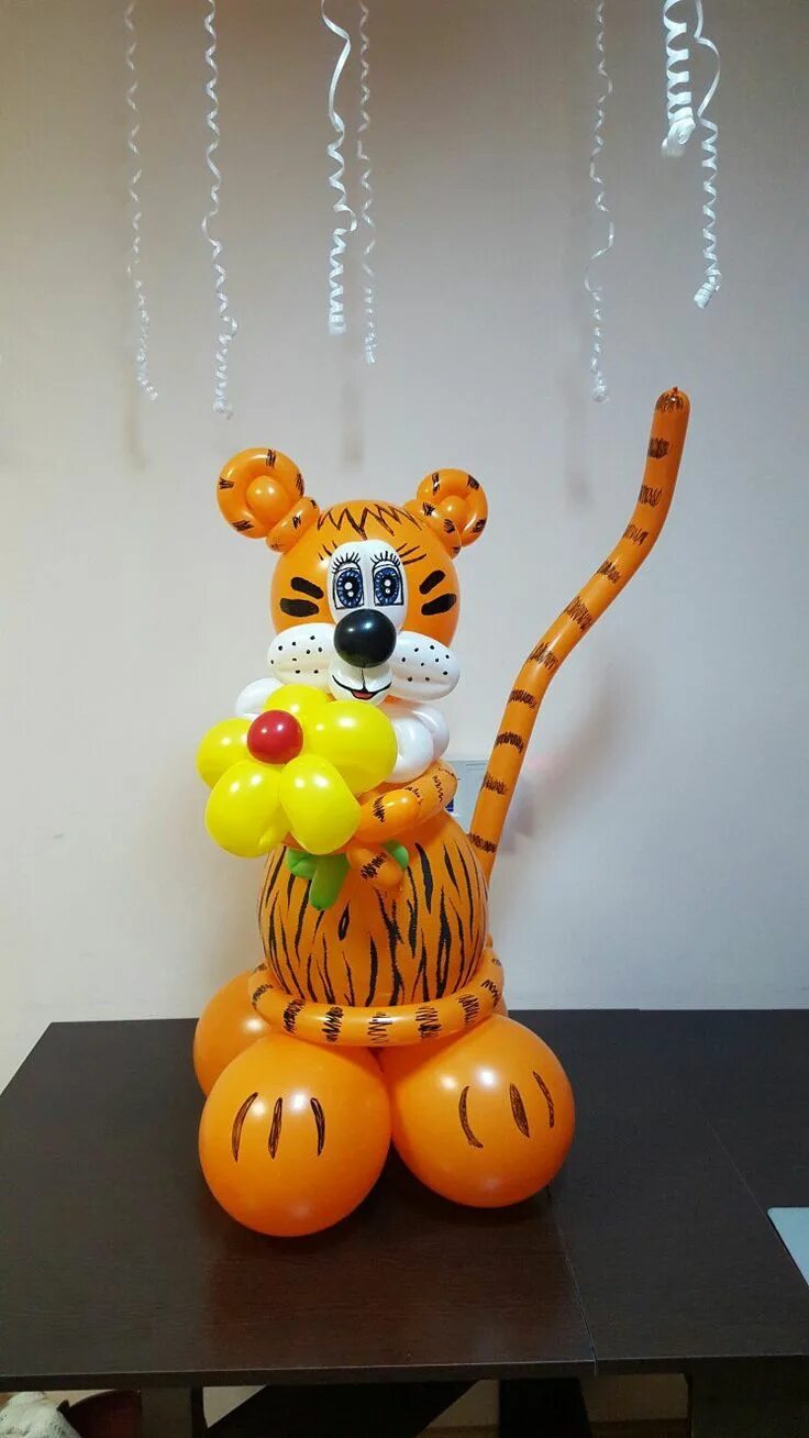 Тигр шаров. Тигр из шариков. Тигра из воздушных шаров. Тигренок из шариков. Тигренок из воздушных шаров.