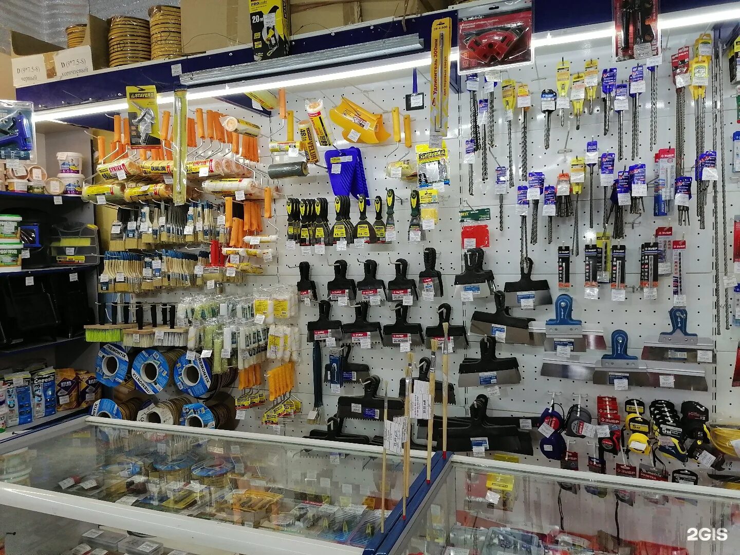 крепление страховки на строительных лесах. магазин монтажник. крепеж монтажников. крепеж монтажников. отделка помещений.