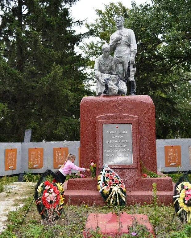 Братская могила курск. Курская братская могила. Мемориал курская битва поныри. Курская братская могила. Братская могила поселок коренево.