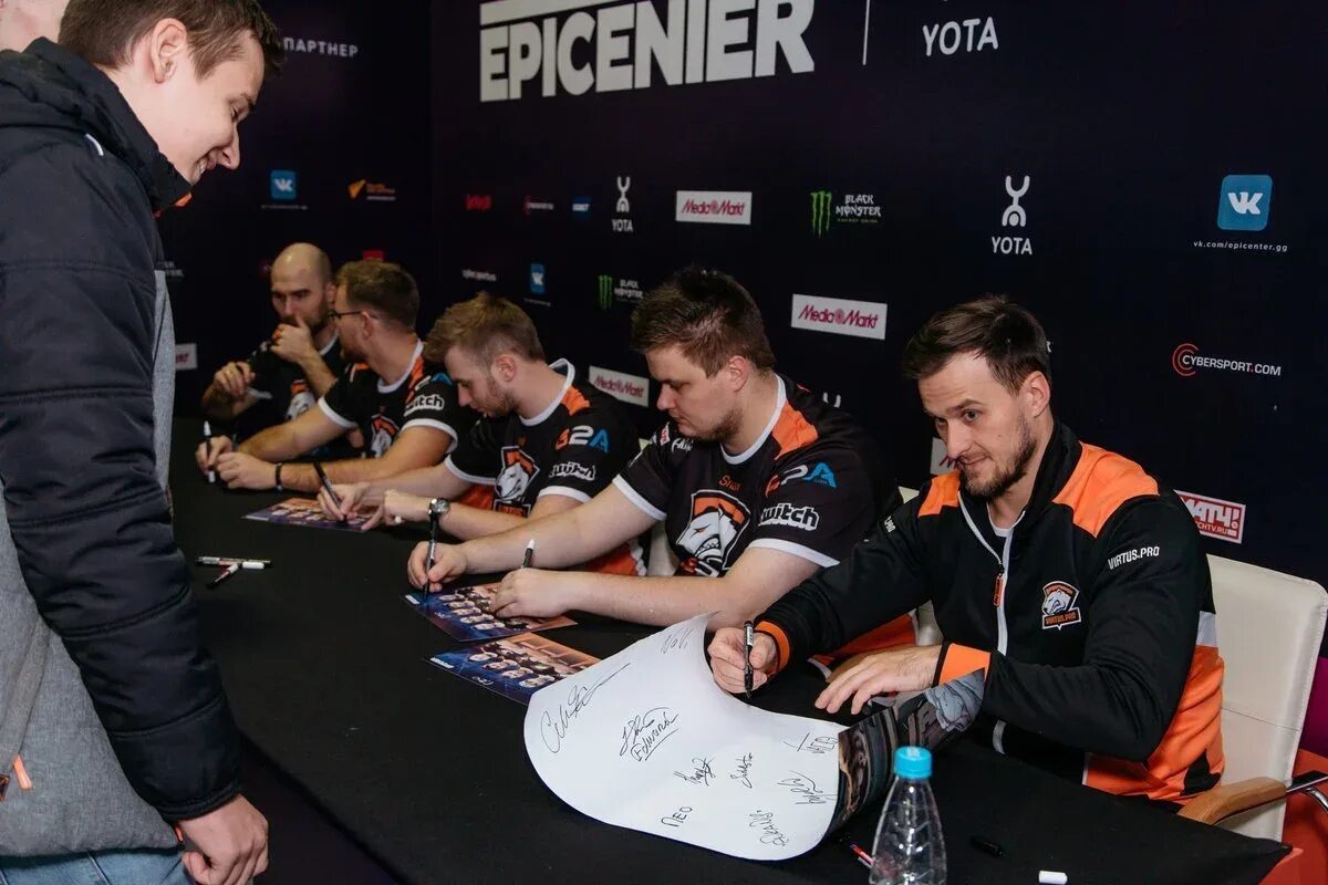 Автограф сессия Virtus Pro. EPICENTER 2017 CS go. EPICENTER Moscow CS go. EPICENTER 2016. Обзор гоу