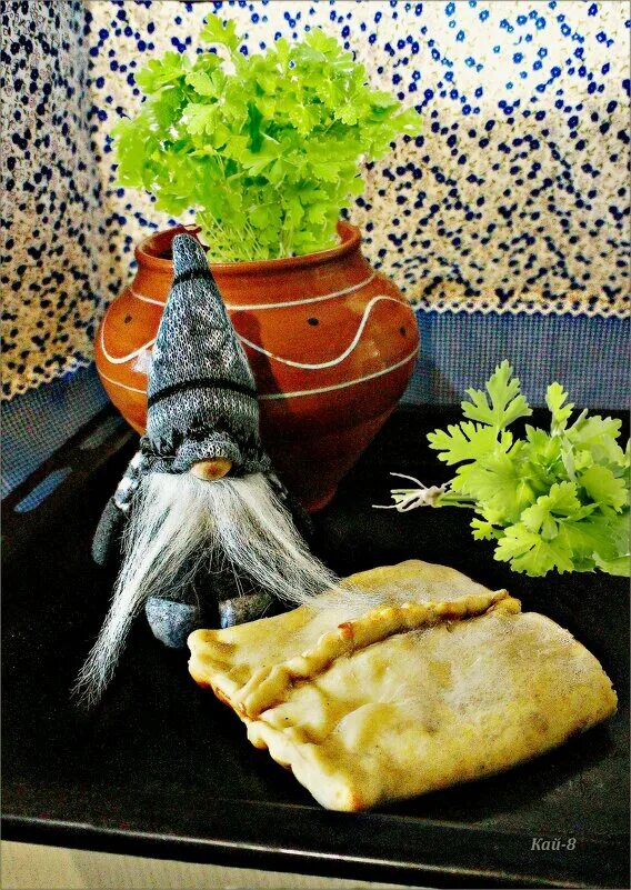 Куда девать угощение для домового. Вкусняшки для домового. Молоко в крынке и пряники. Угощение для домового. Куда девать угощение для домового.