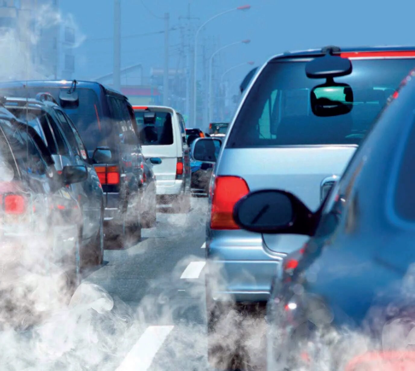 Выбросы автомобилей. Загрязнение воздуха автомобилями. Выхлопные ГАЗЫ. Загрязнение воздуха выхлопными газами автотранспорта. Выхлопы автомобилей работающих на бензине