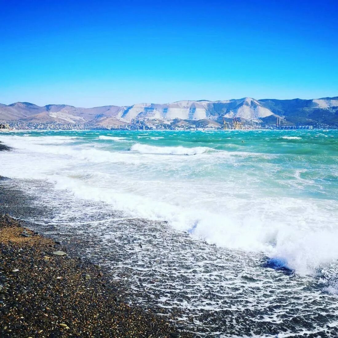 Черное море Новороссийск. Берег черного моря Новороссийск. Море чёрное Новоросийск. Новороссийск novorossiysk море