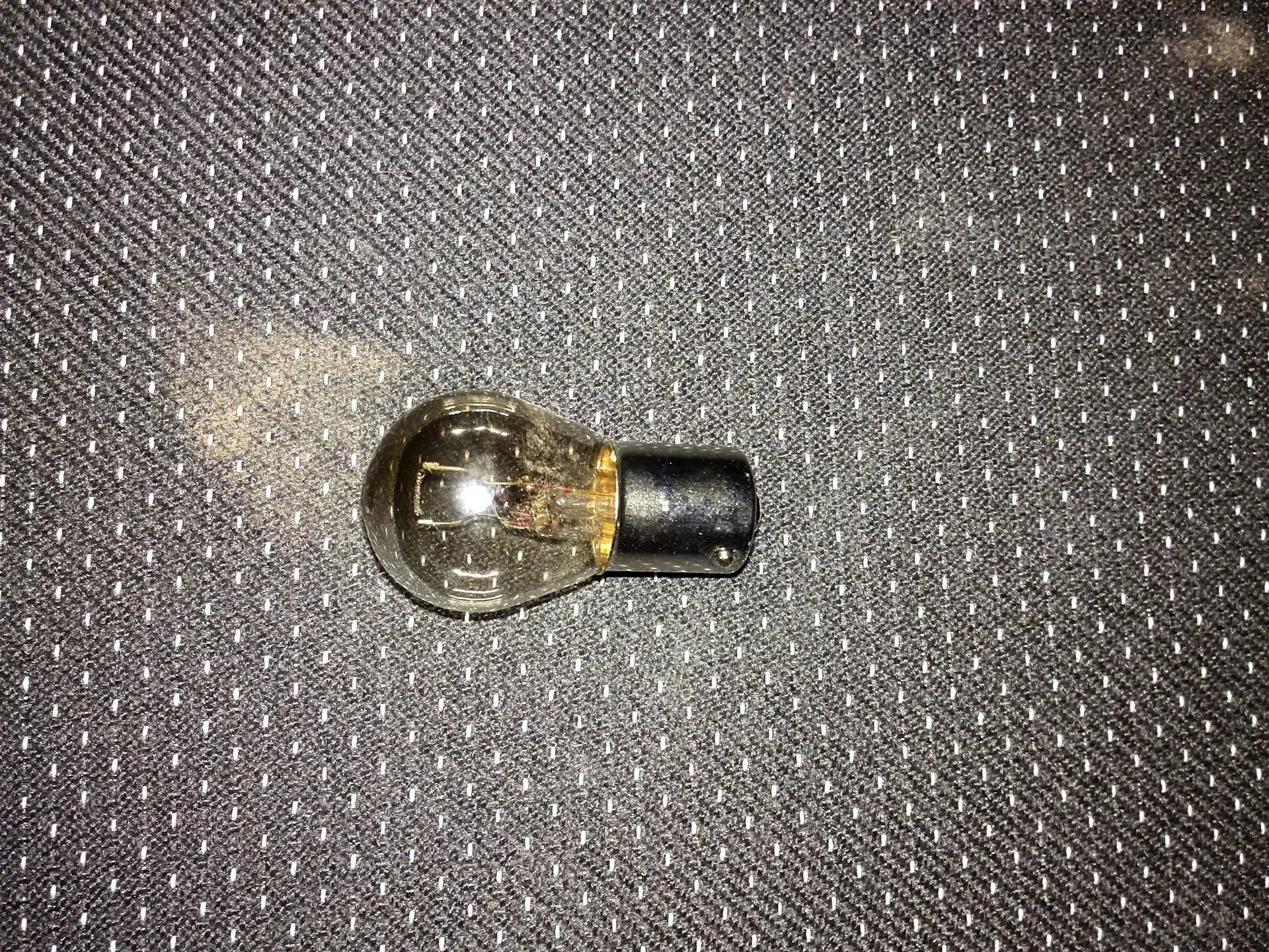 Нива шевроле лампа в поворотник. Лампа поворотника желтая 21w шевроле круз задняя. Лампочка стоп сигнала нива шевроле. Лампа заднего хода шевроле кобальт 2013. Лампа заднего поворота нива шевроле 2017.